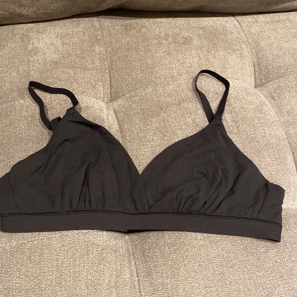 - Skims bra fits everybody